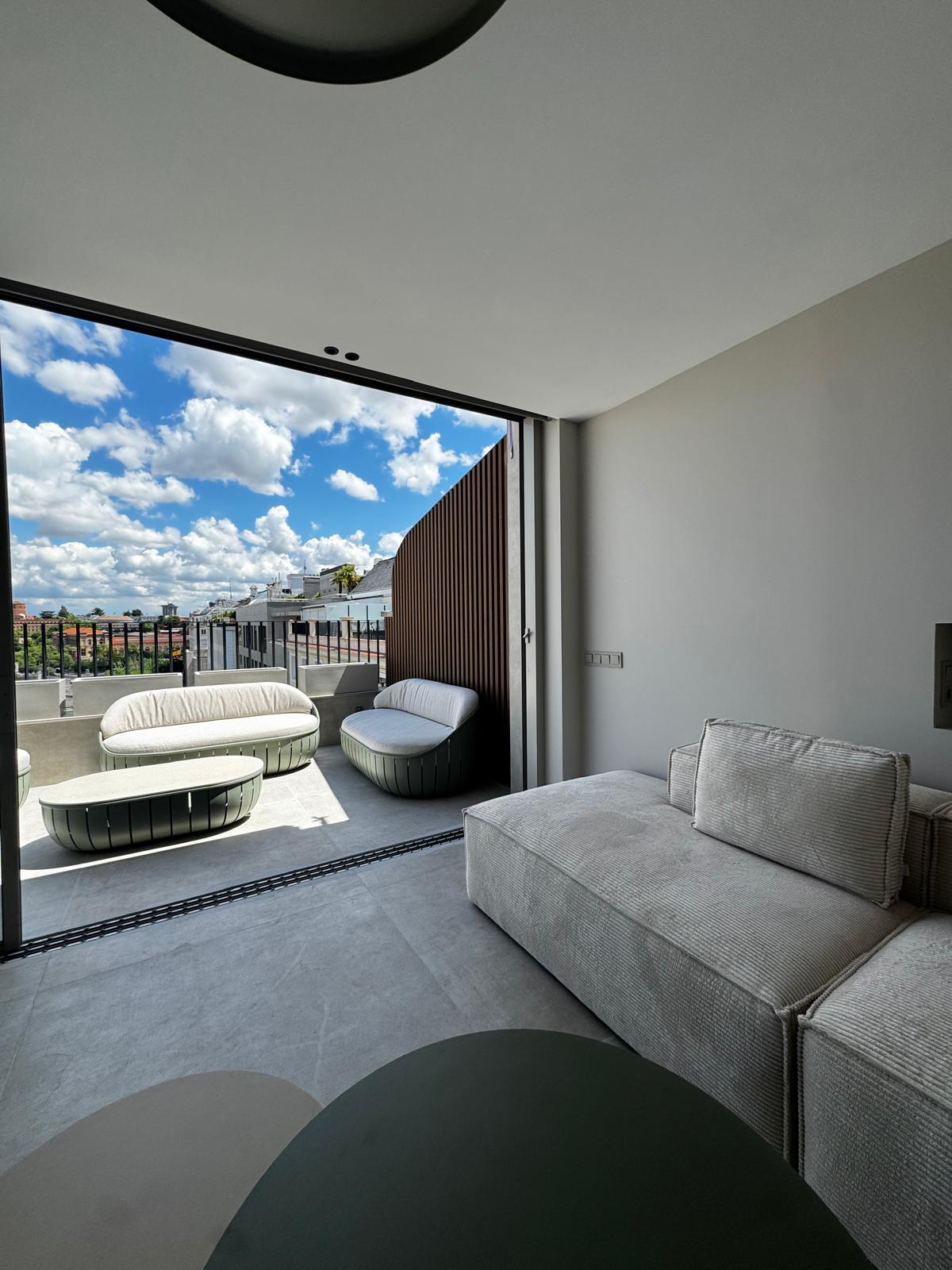 REFORMA INTEGRAL PLAZA SAN JUAN CRUZ, MADRDID 2